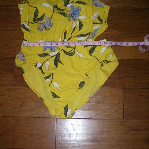 Jones New York Yellow Floral Print One Shoulder Cutout One Piece Swimsuit, XL - Picture 8 of 10